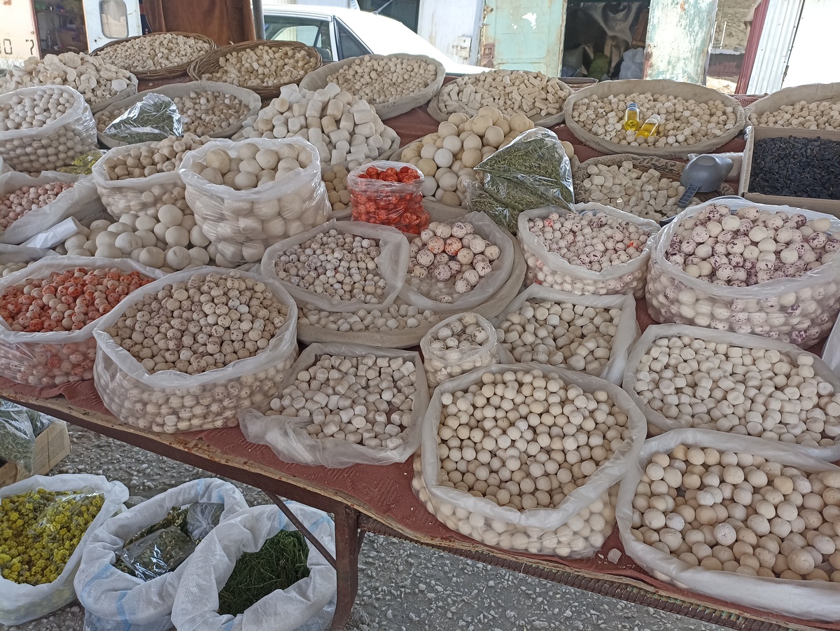 崇左市杏鲍菇销售渠道：农贸市场、超市、电商平台和餐饮企业