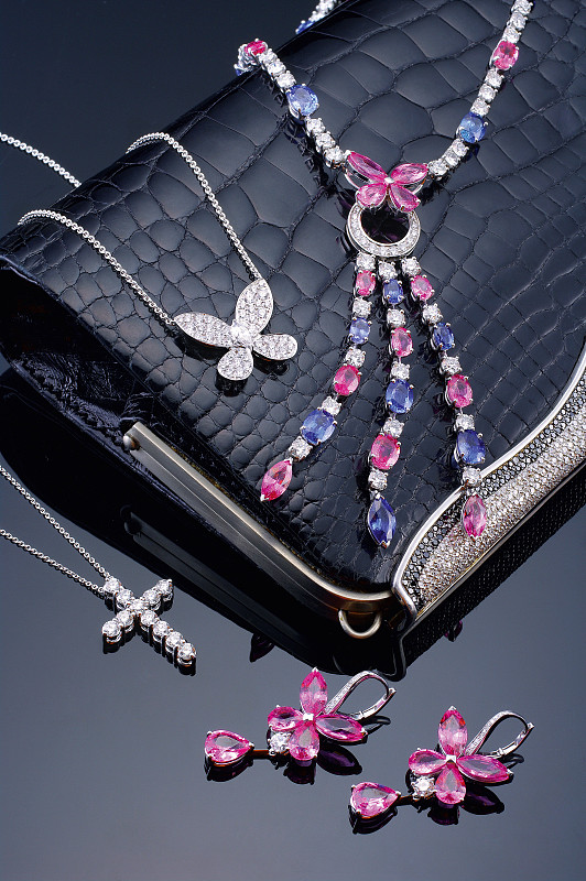 Bejeweled Charms 珠宝魅力 - 闪耀你的独特风格