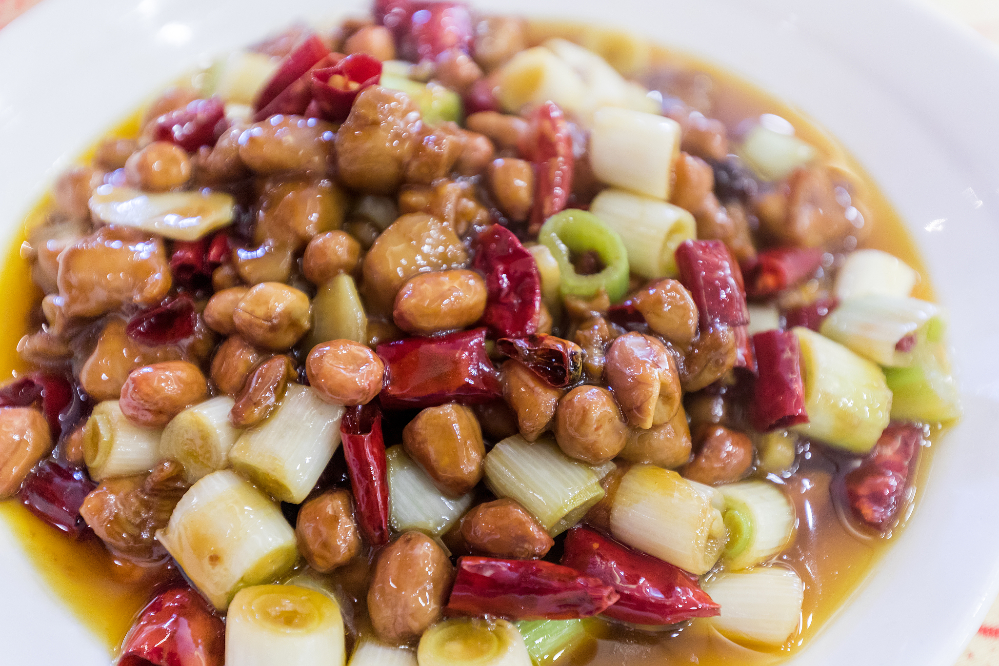 请650字的博客文章主题是：宫爆鸡丁怎么做？宫爆鸡丁的做法