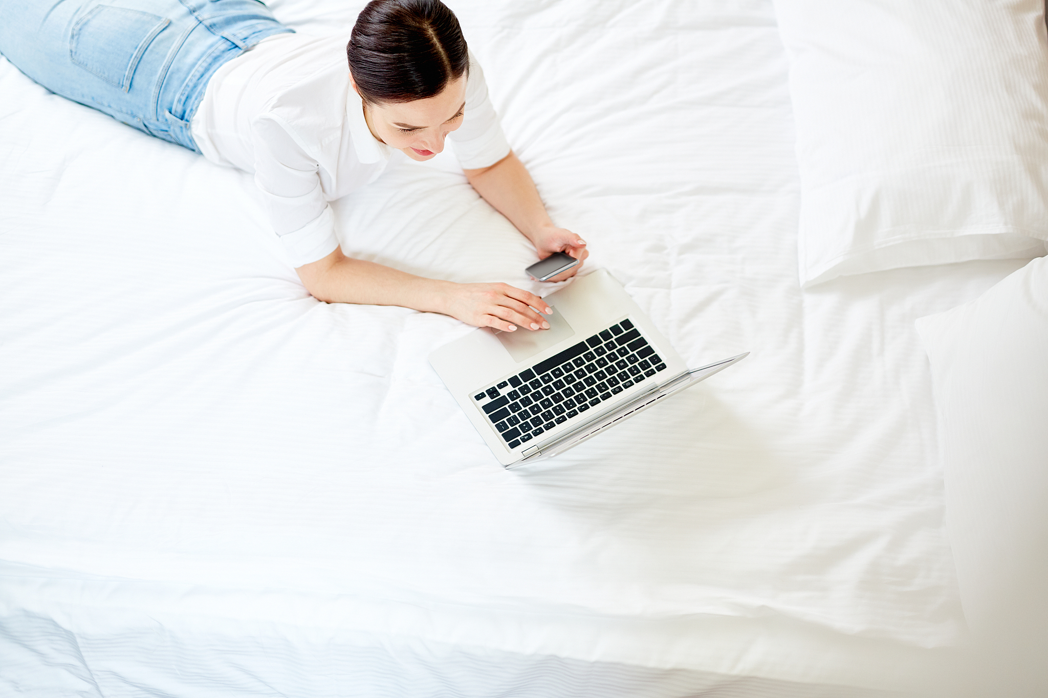 四川商务学校2022年报名需要满足哪些条件