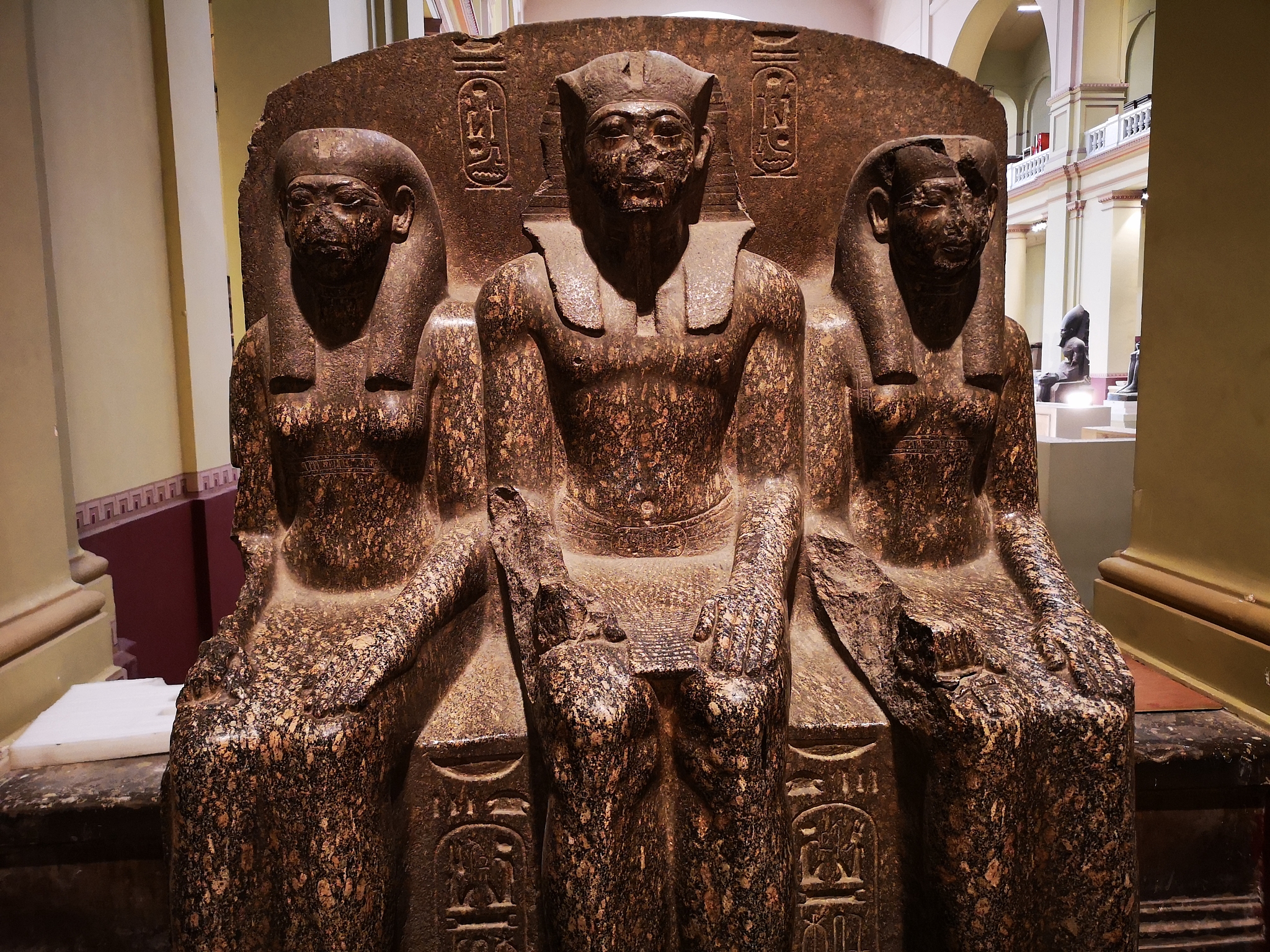 考古学家揭秘：探秘古代法老王墓