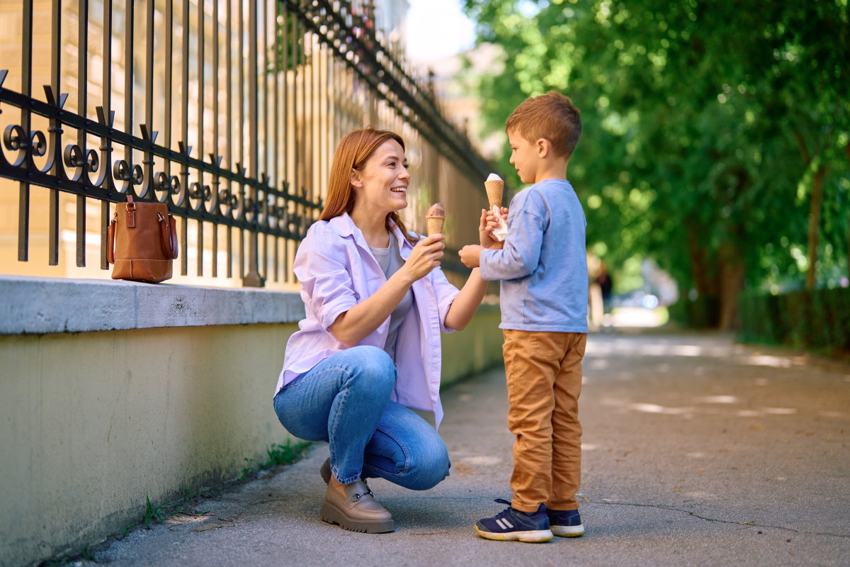 父母陪伴与关怀：给予孩子安全感和信任的关键