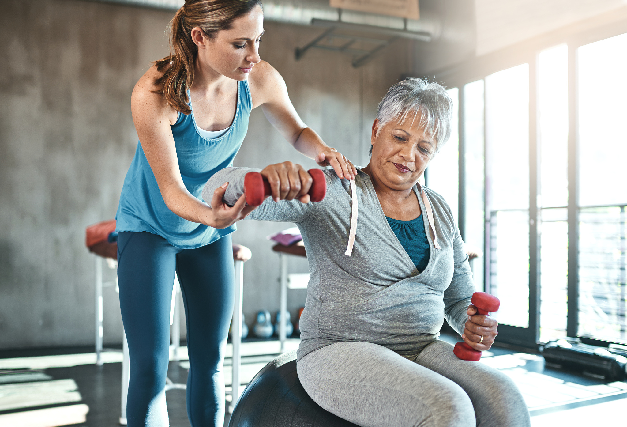 reversing muscle decline with the help of a physical therapist