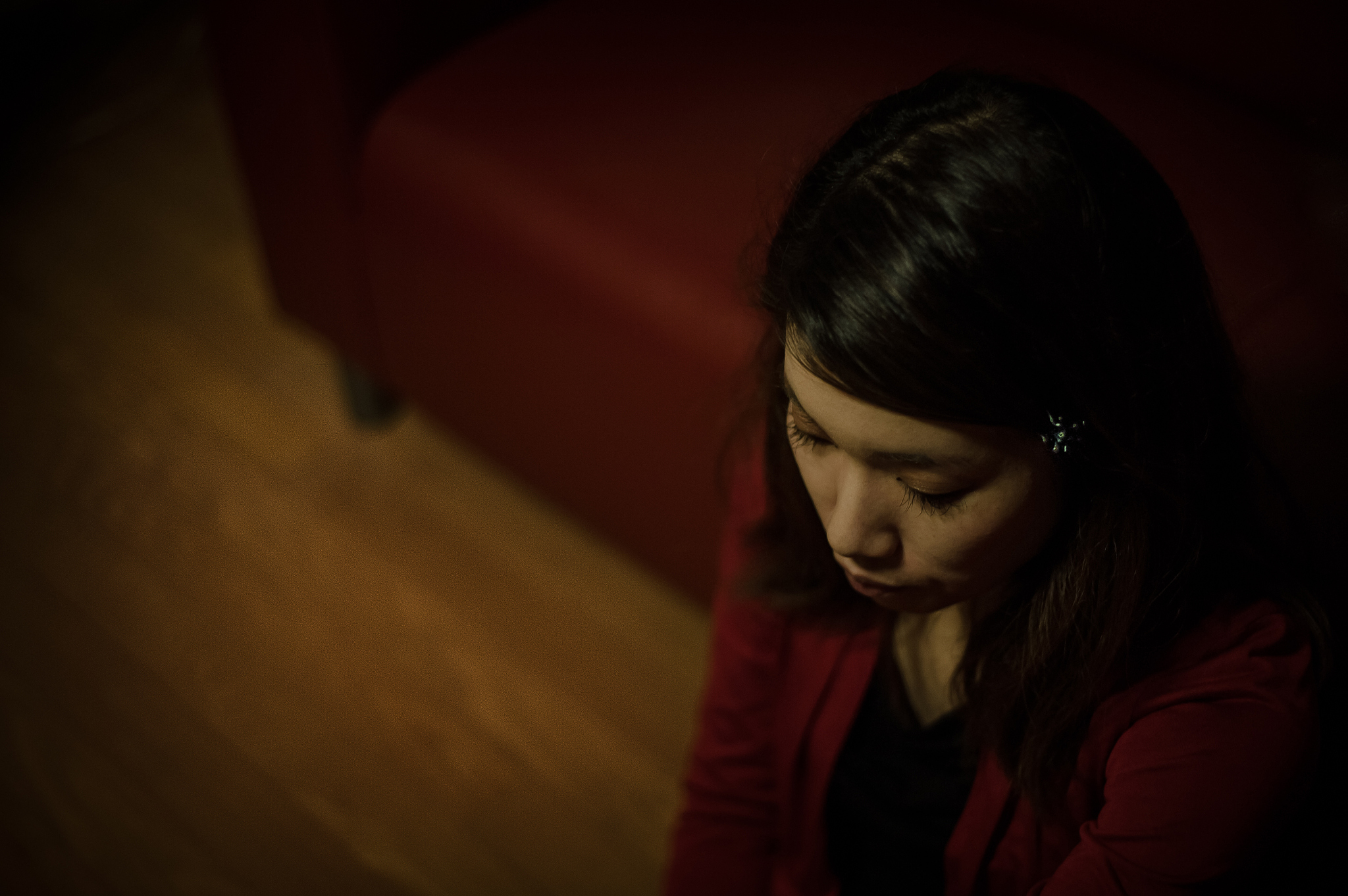 女人的微笑背后的悲伤：为何她们总是强颜欢笑？