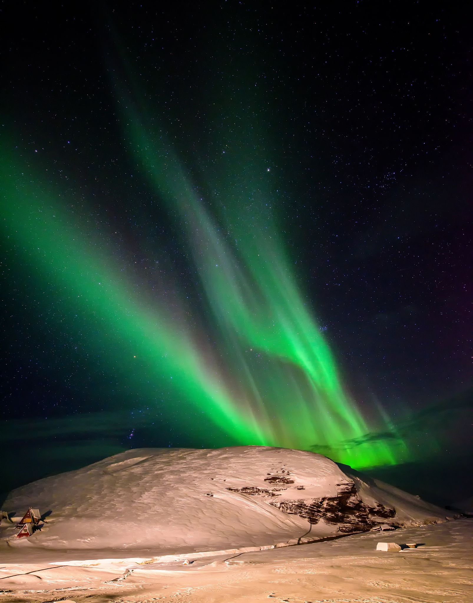 极光出现地点：北极和南极