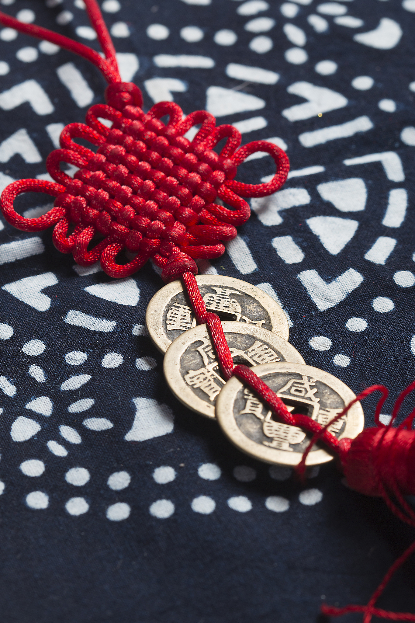 男生带红绳是什么意思