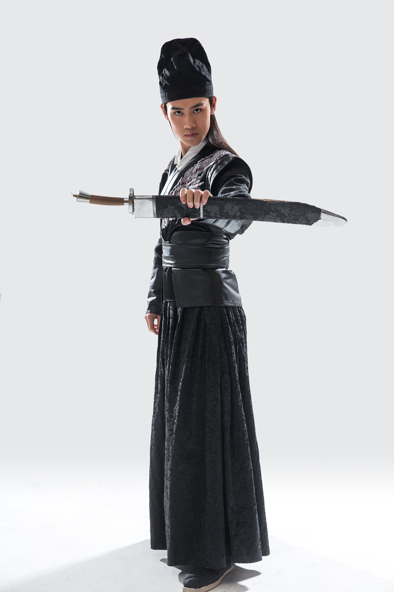 描写武侠古代人物服饰