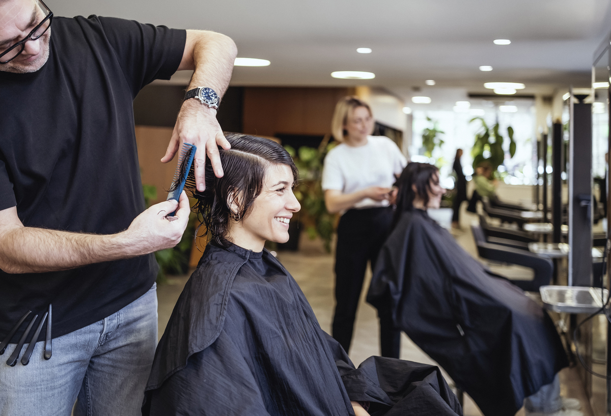 给我一篇关于常见的理发基础知识一般有哪些的500字文章