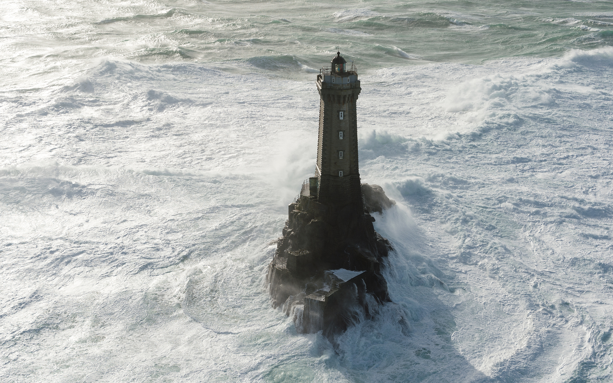 tempête et forte houle à la pointe du raz