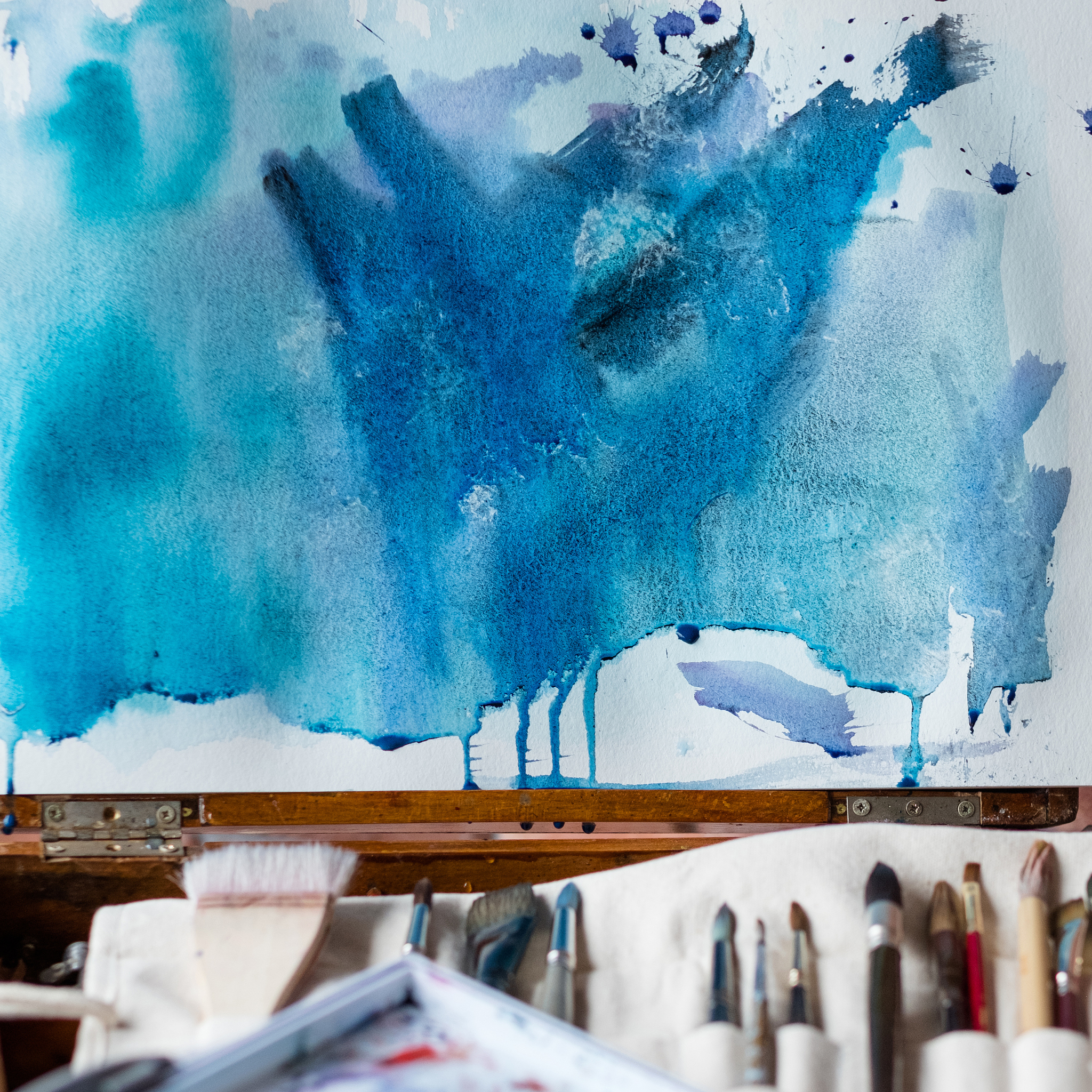 小学美术课程中的艺术治疗：综合性、个性化和情感发展