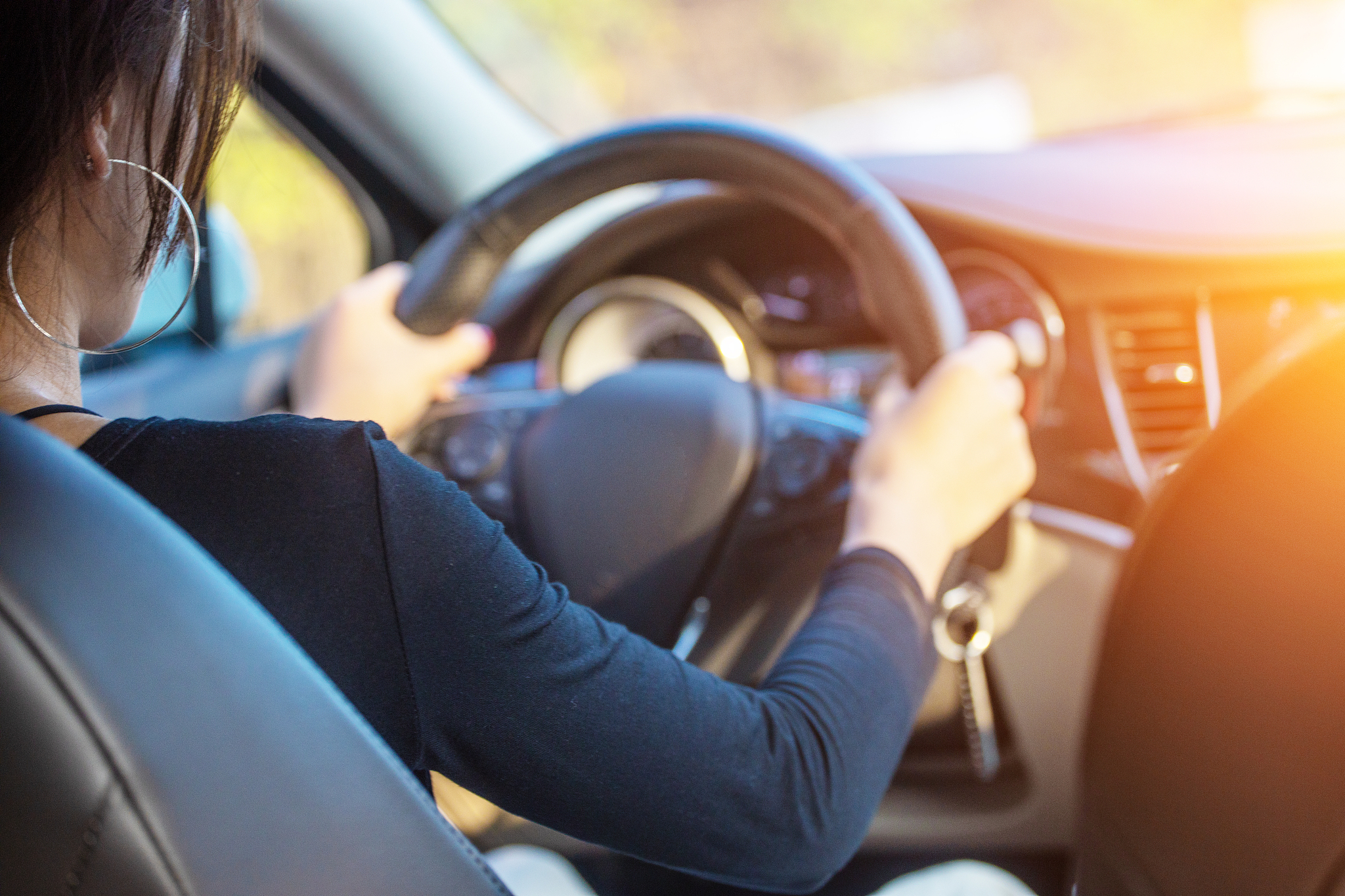 拉手刹开车会有什么感觉？ - 了解手刹对驾驶的影响