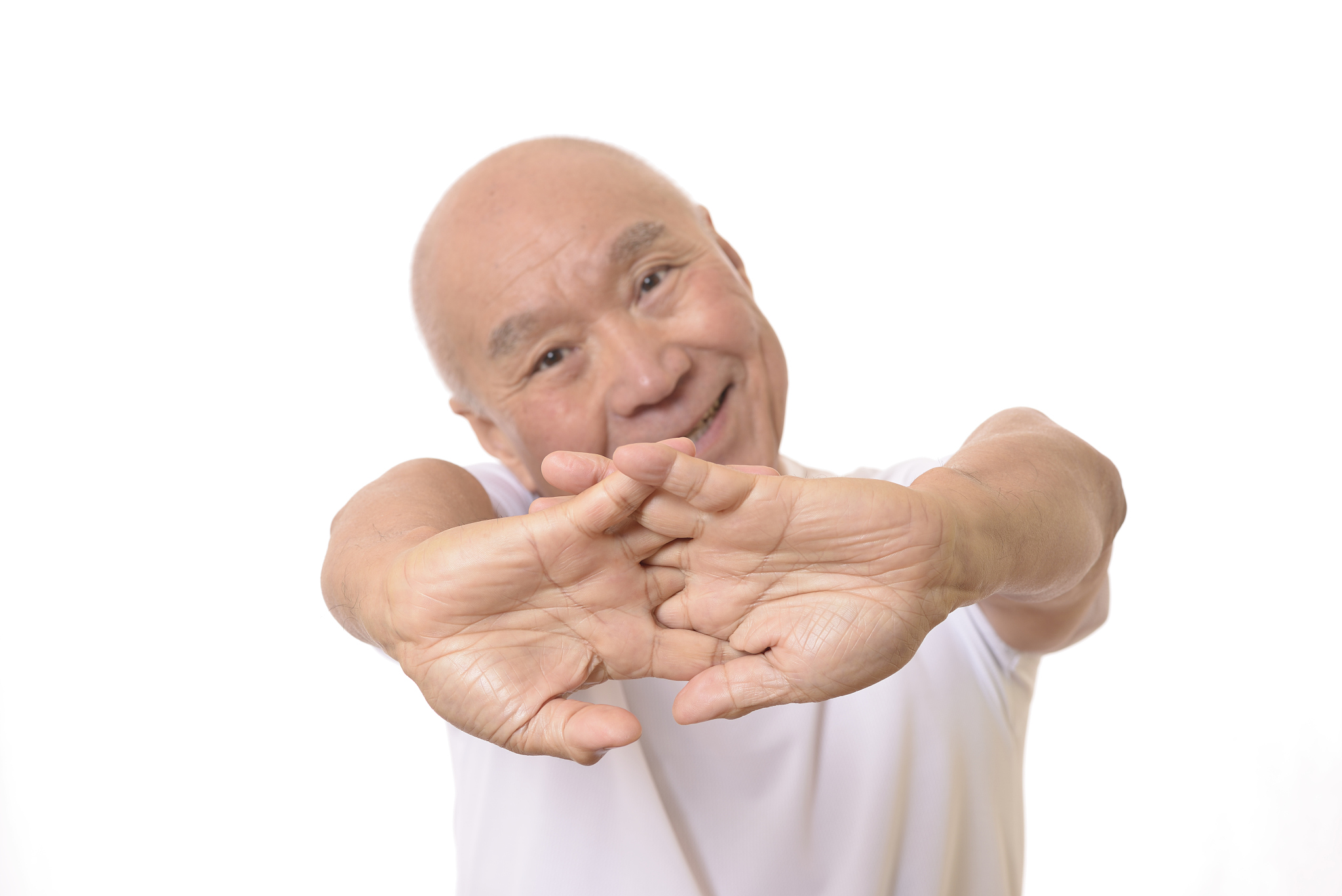 只是还存在两个方面的问题一是部分老年人没有养成良好的健康行为习惯二是部分老年人缺乏对健康知识的掌握。将上述语言合并成一句话