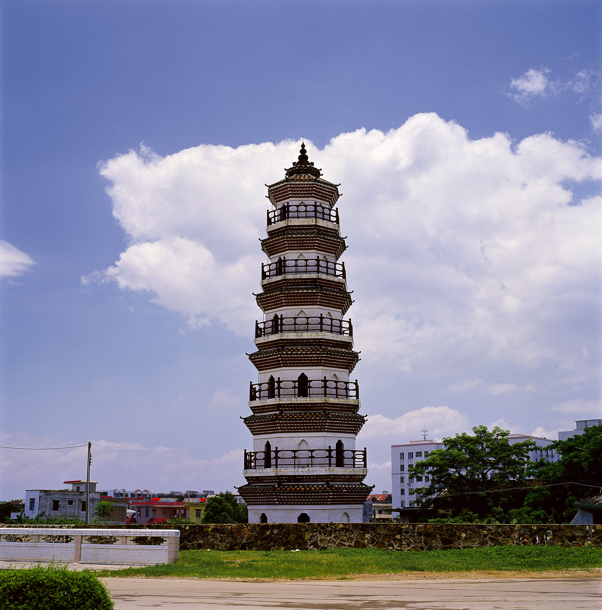 肇庆第一中等职业学校2023年招生专业：电子信息、机械制造等多个领域