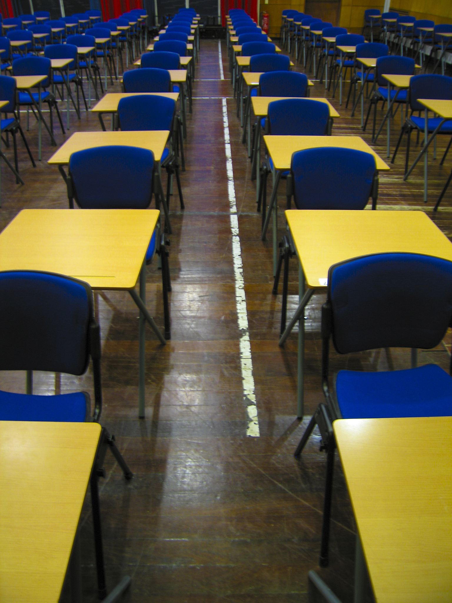 赣州旅游职业学校宿舍餐厅环境怎么样？