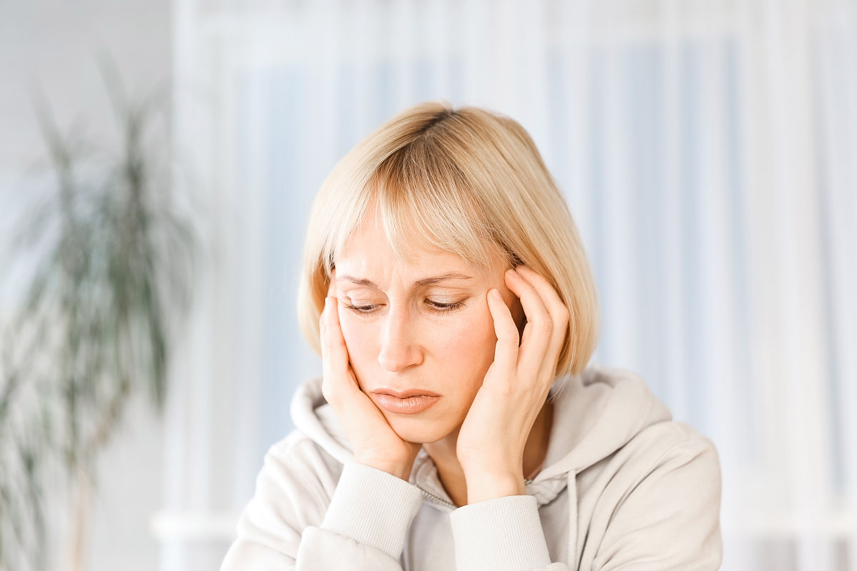 张国荣离世原因探讨：精神健康问题不容忽视