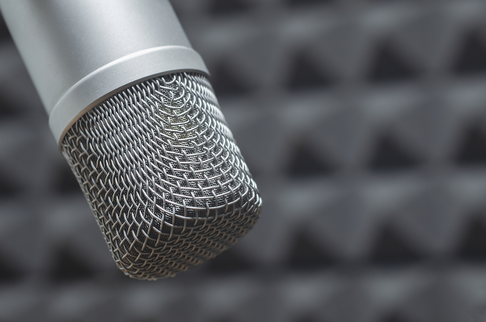 写一个电台纳新策划案