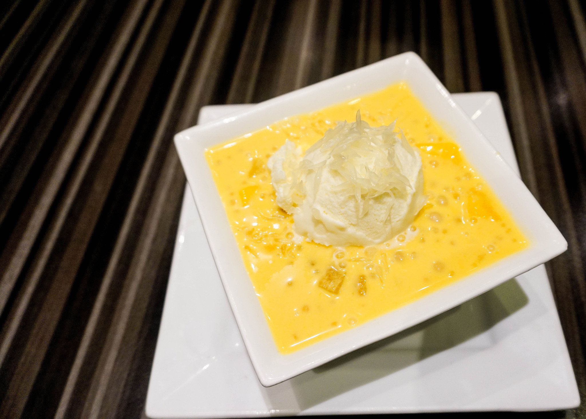 蜜雪冰城杨枝甘露多少卡路里？