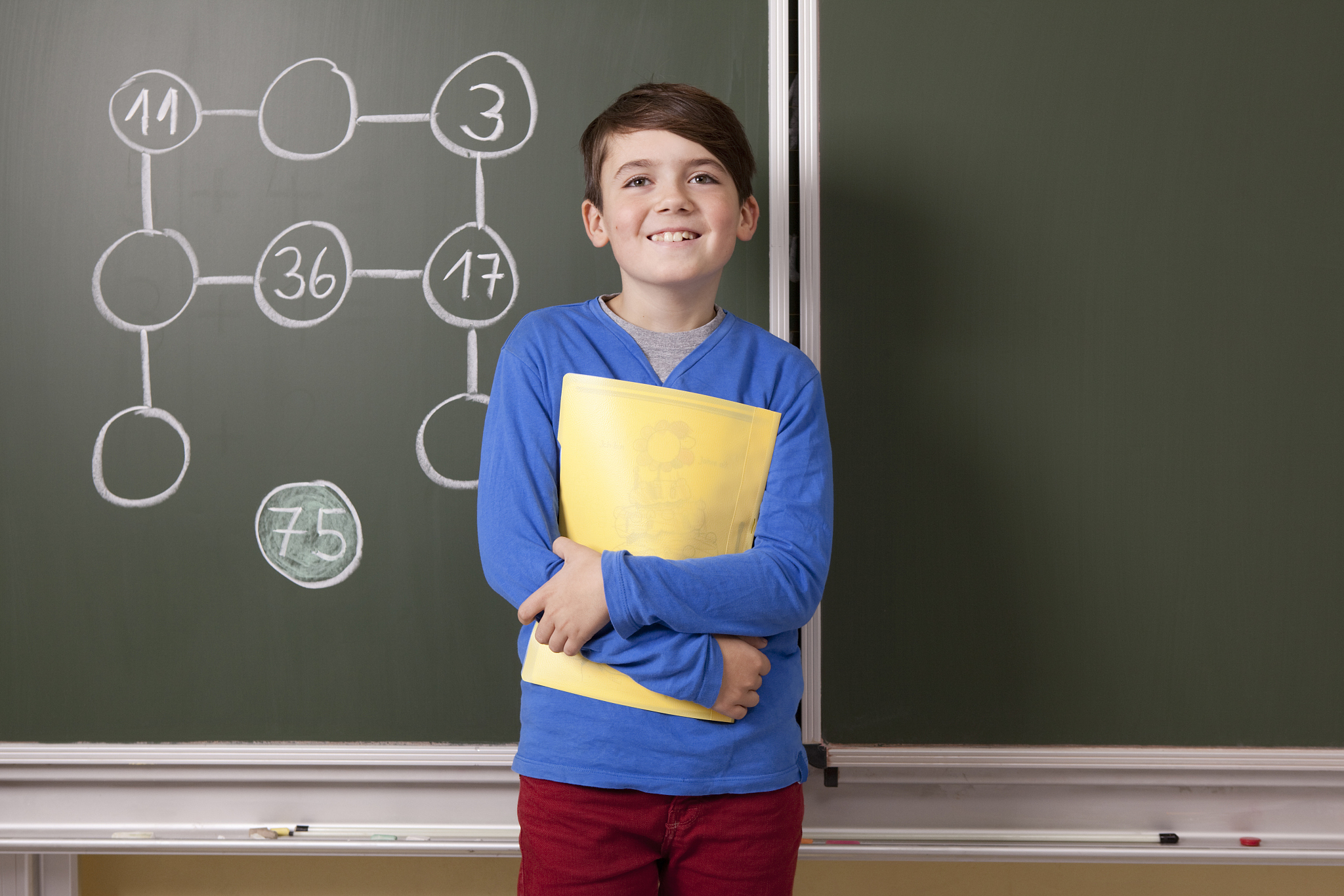 12.参加会议的人两两都彼此握手，有人统计共握手36次，到会共有 （）人。
O A. 8
O B. 15
О C. 12
O D. 9