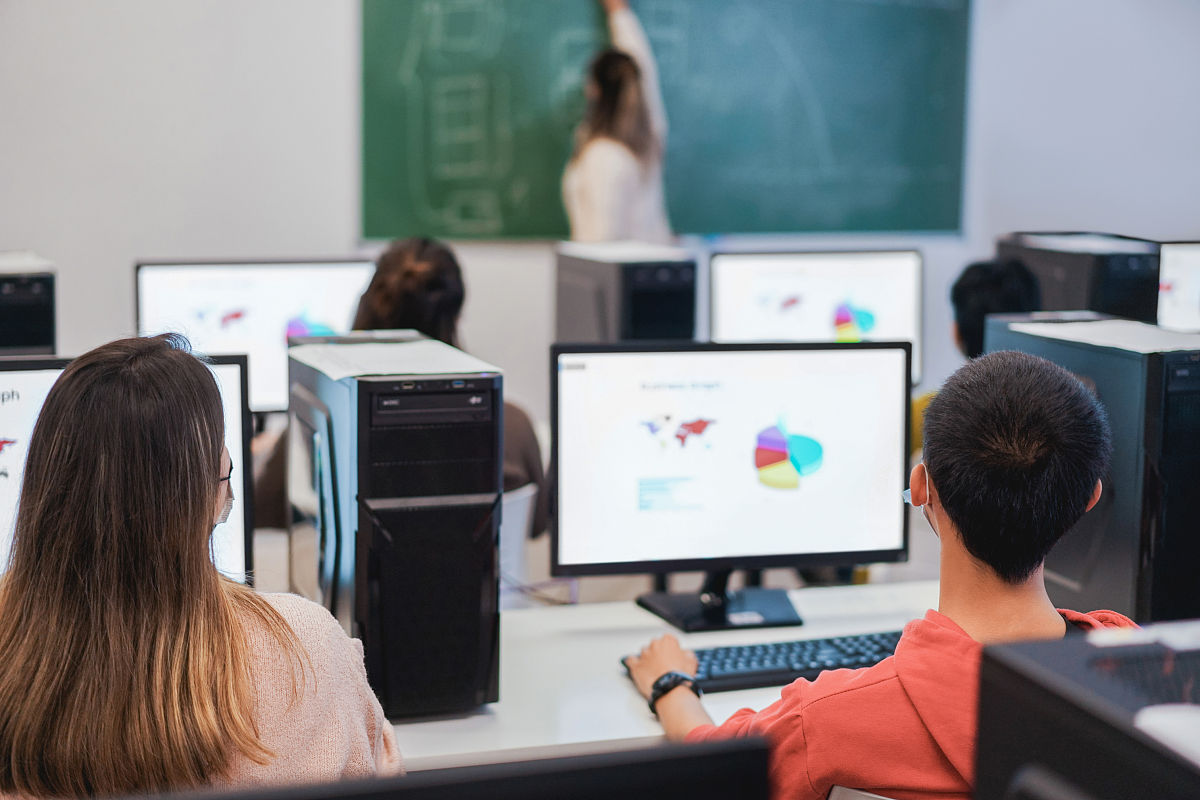 重庆商务学校2023年怎么样？好不好？ - 深入了解学校发展前景