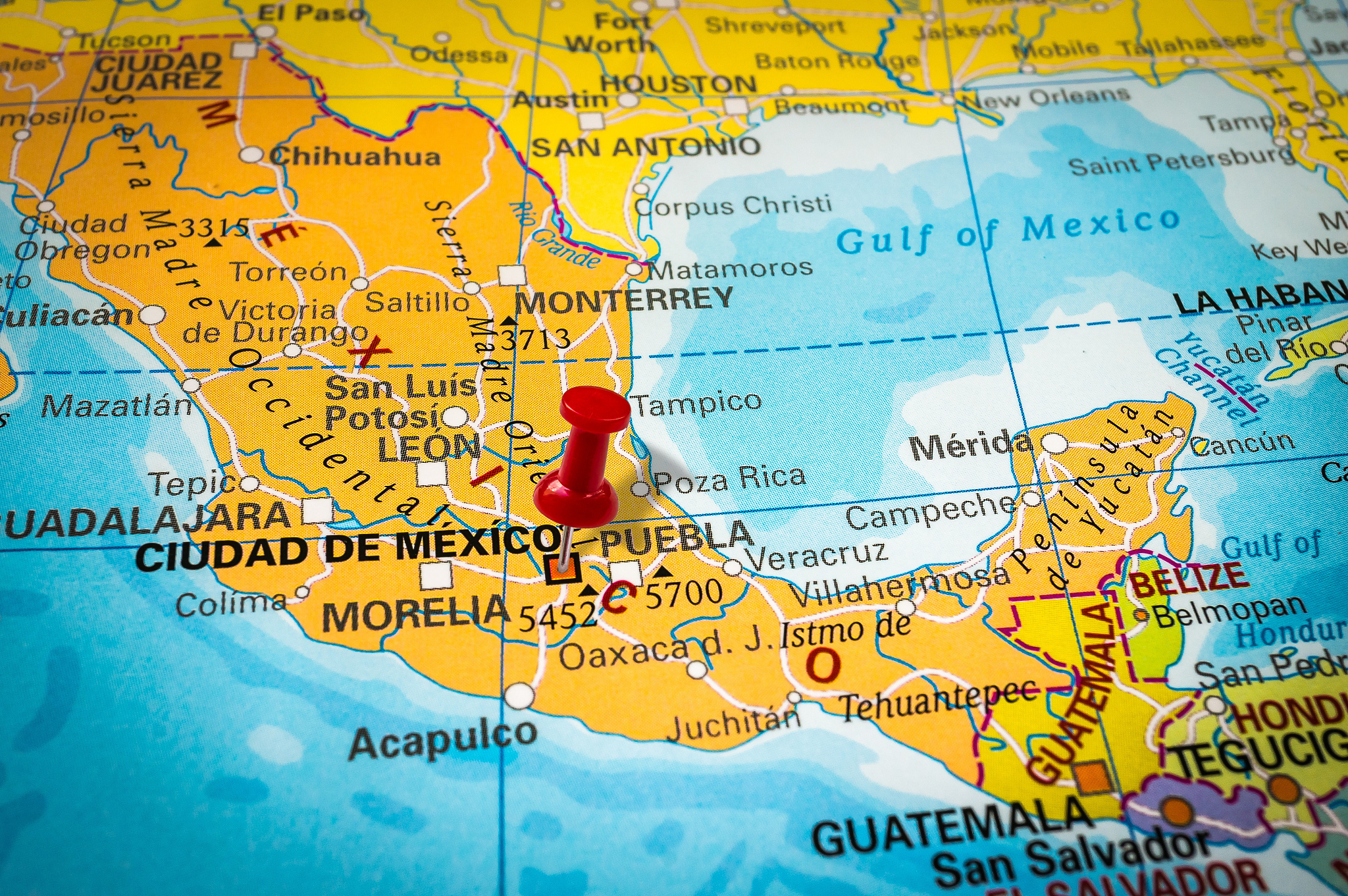 JAWABAN Cermatilah penggalan teks cerita sejarah berikut!Pada suatu hari saat memancing Toba mendapati kail pancingnya menangkap ikan yang besar Namun Toba terkejut saat mendapati ikan besar tersebut