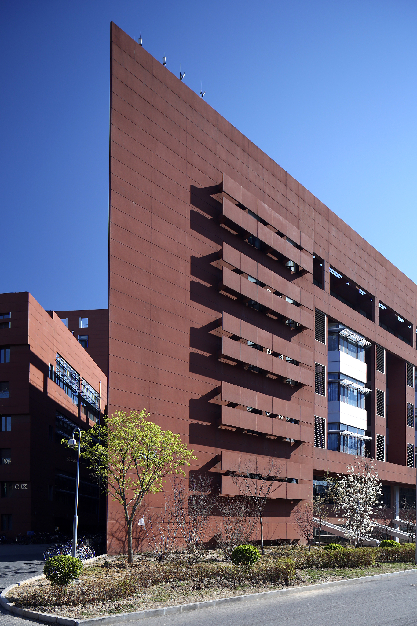 清华大学