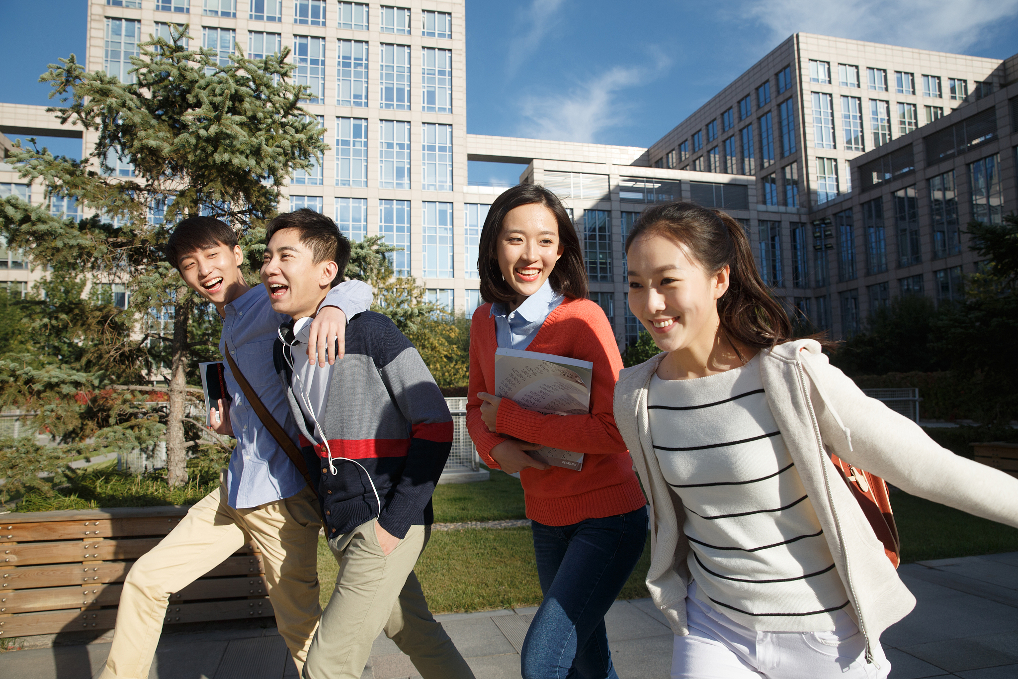 校园里的大学生
