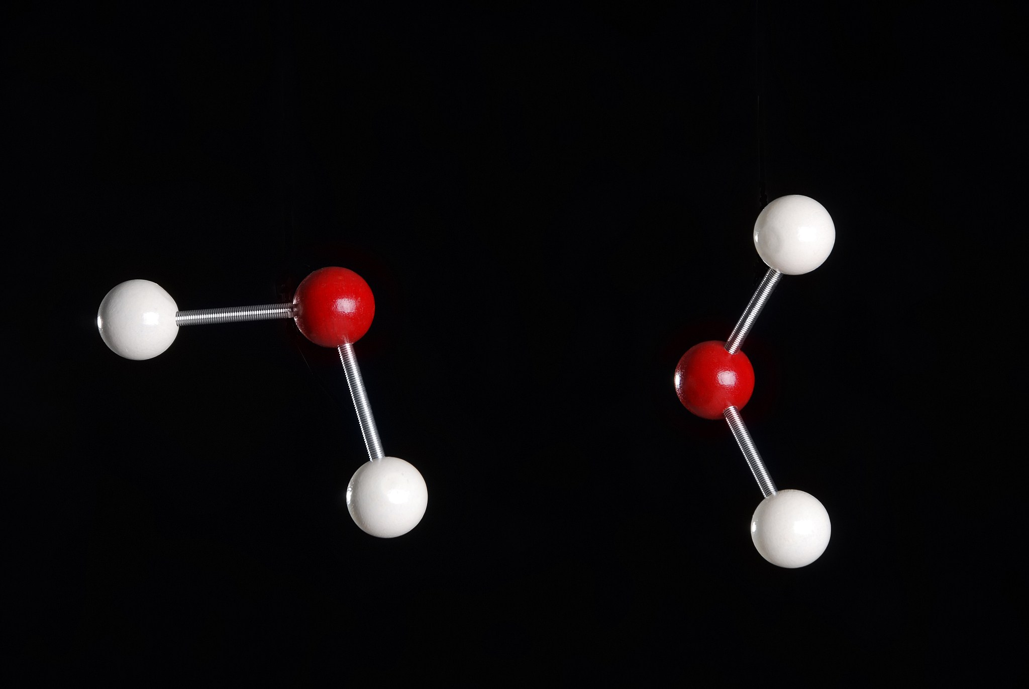 扩写内容到500字：研究物理交联水凝胶的典型力学行为和本构模型的研究进展非常重要。