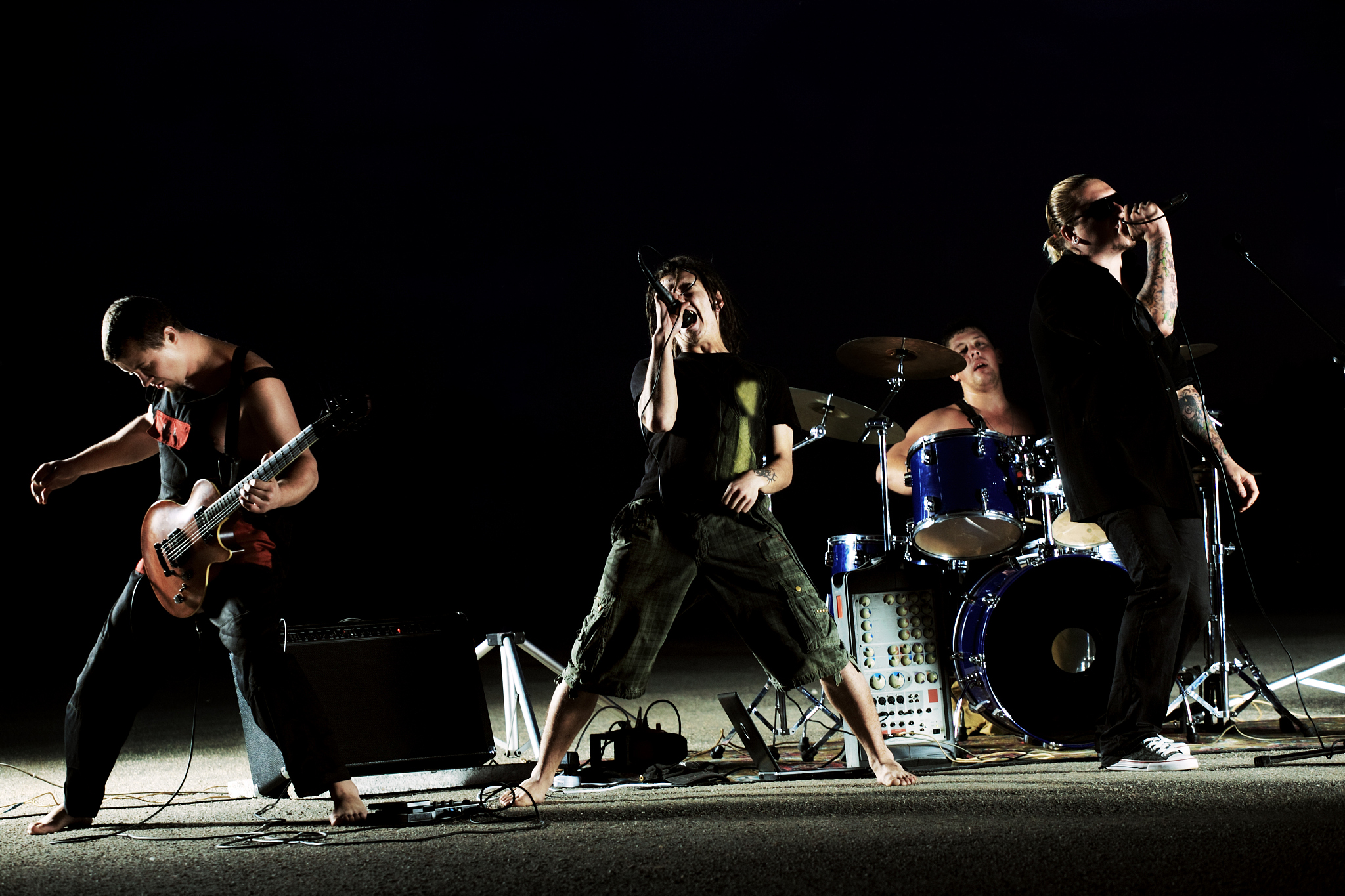 作为音乐人帮我写一个自我介绍一百字以内