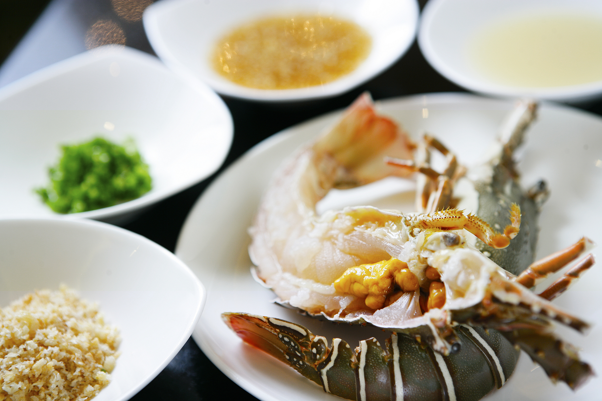 适合成为食品研发工程师的SWOT分析SWOT分析是评估个人或组织优势、劣势、机会和威胁的一种工具。以下是适合成为食品研发工程师的SWOT分析：优势：1 热爱食品：食品研发工程师需要对食品有浓厚的兴趣和热爱这是成为优秀工程师的基础。2 科学背景：拥有食品科学、化学、生物学等相关专业的学位或背景可以更好地理解和应用食品科学原理。3 创造力：食品研发工程师需要具有创造力和创新精神能够开发出新的食品产品和