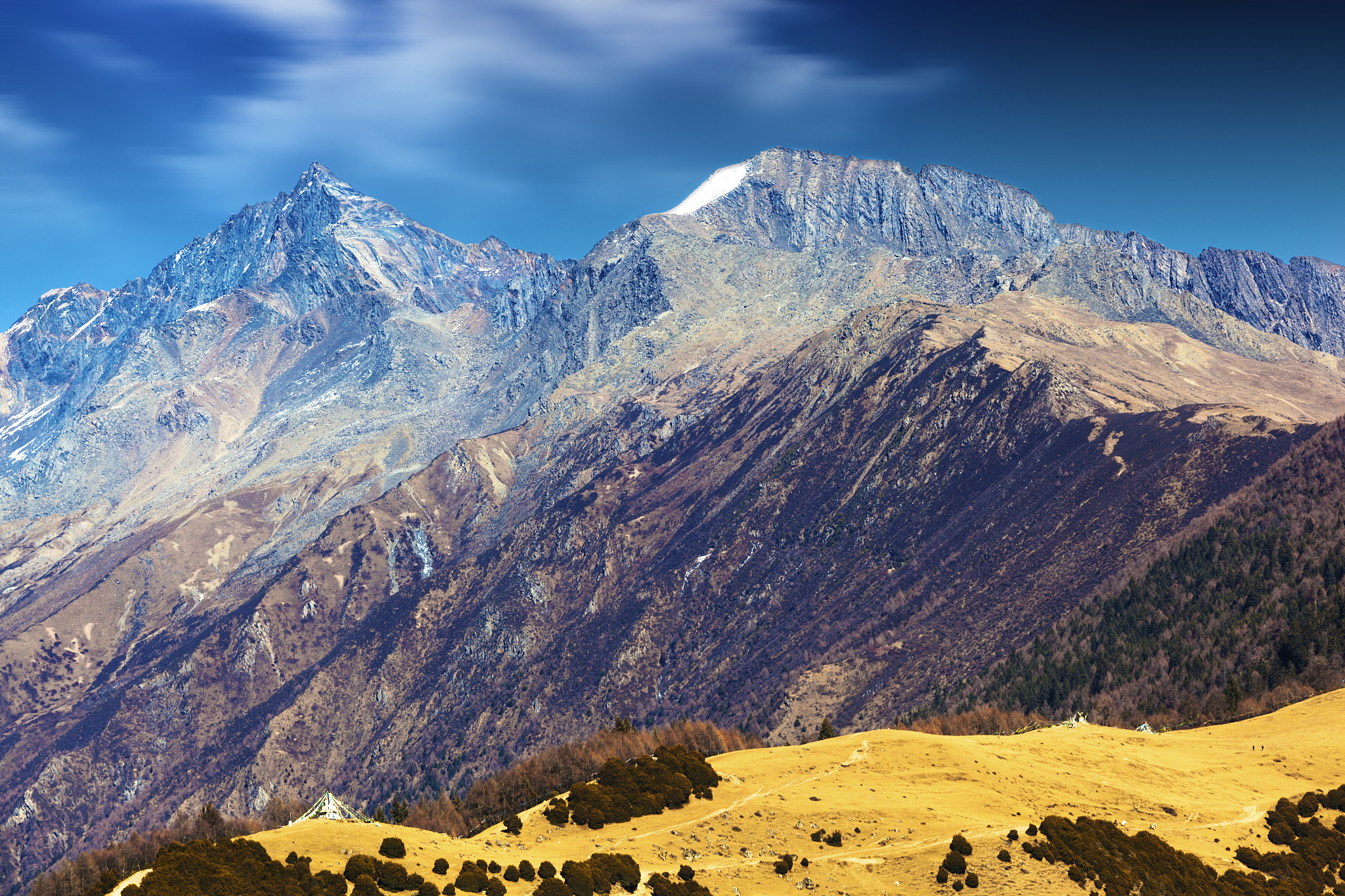 四川省境内最高的山峰