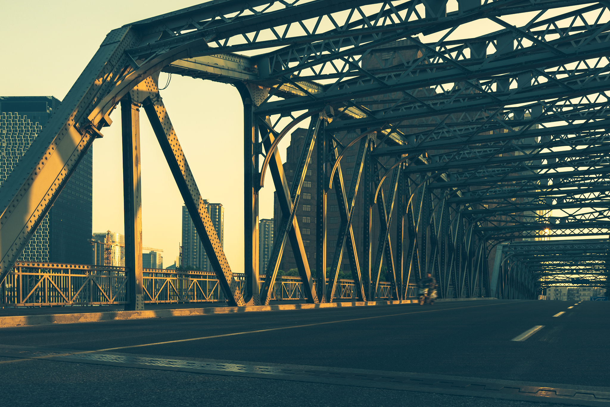 六横到长峙有车渡时间表帮我用230字详细描述