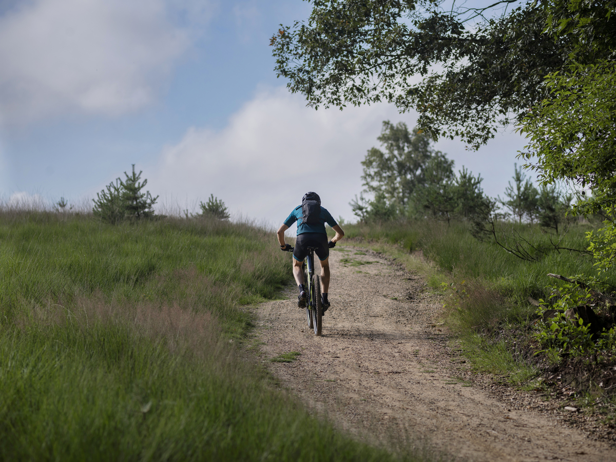 单人骑行短视频拍摄脚本：山地骑行之旅