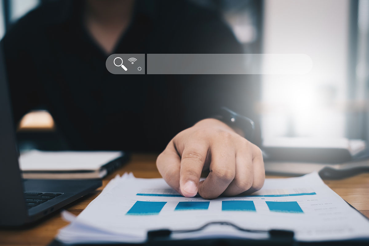 财务专业大三学生的作业：根据《财务报告与分析》、《手把手教你读财报》这两本书写一篇2000字的读书报告