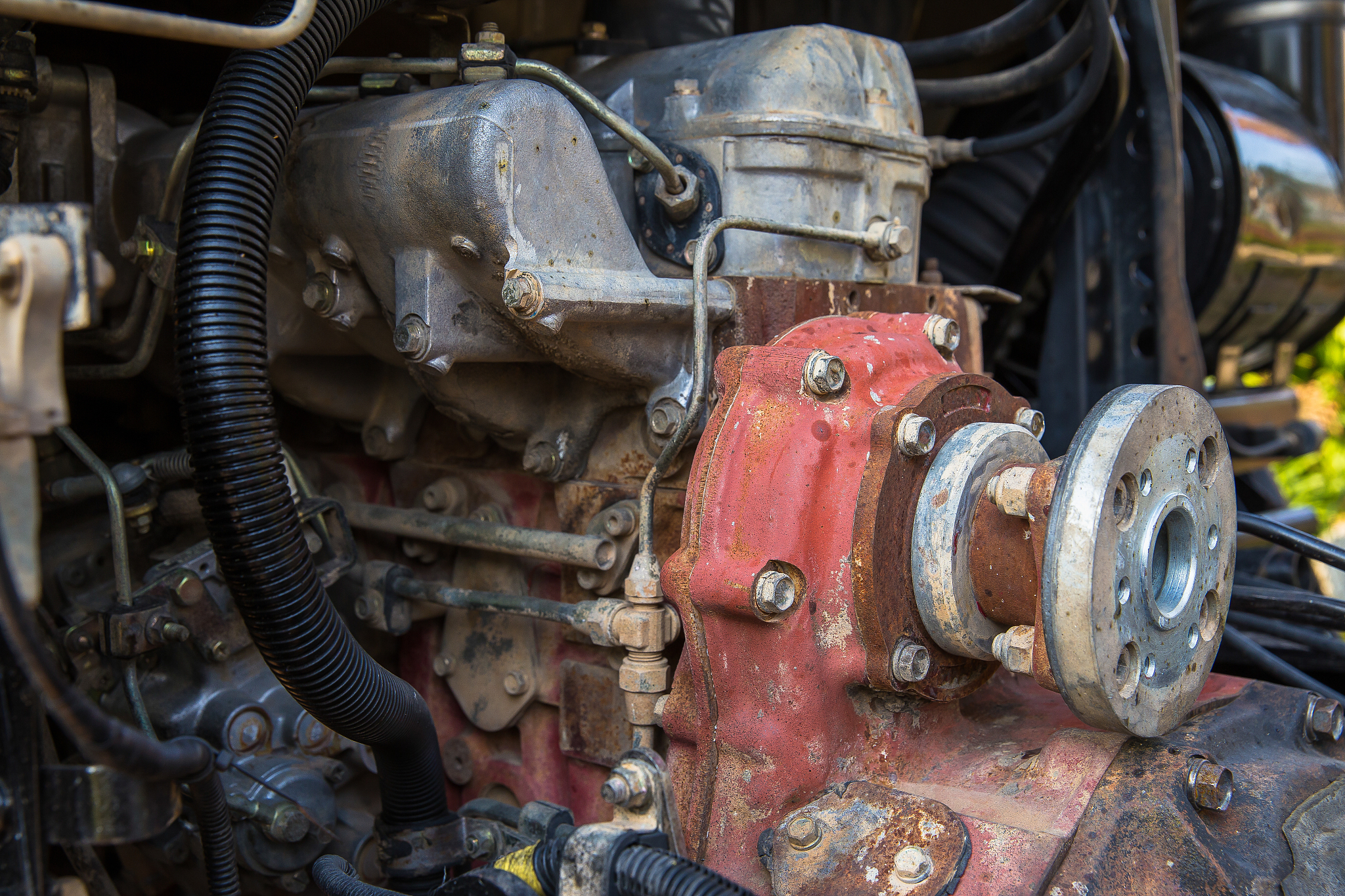 履带拖拉机需要离合器吗？更换离合器要拆车身吗？