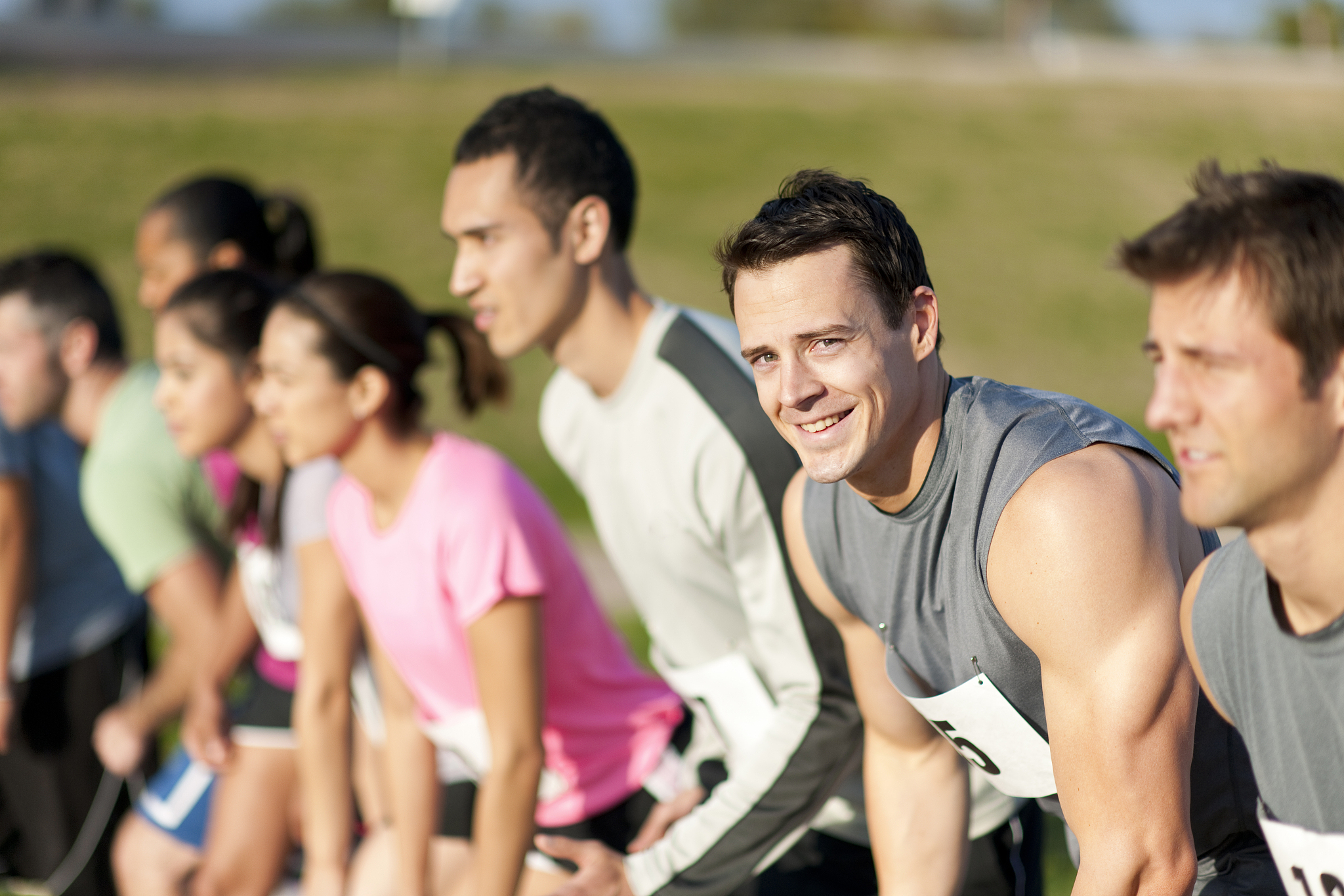 写一篇关于大学生体育运动的英语作文并翻译