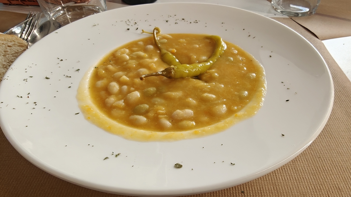 详述中文教育对西班牙华人文化、历史和社会理解的影响要求逻辑清晰3000字