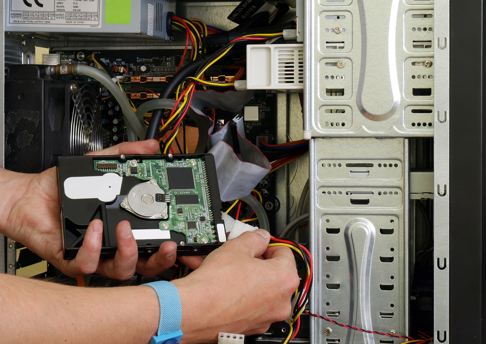 服务器硬盘热插拔更换说明 - 详细步骤和安全注意事项 服务器硬盘热插拔更换说明 - 详细步骤和安全注意事项