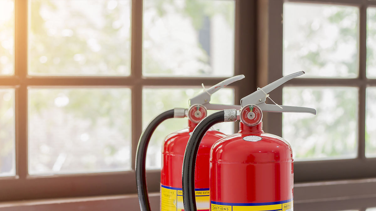 作为一名实验员请写一个增添灭火器的申请