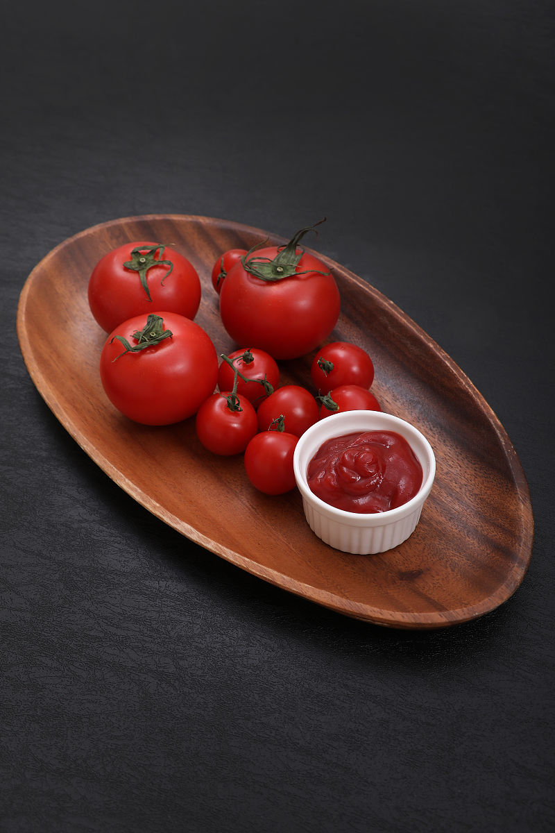 写一篇关于蕃茄夹乌梅的创新创业策划书按照如下目录进行撰写第一章 项目简介 111 项目背景 112 项目概述 113 项目特色 1131 创新性 2132 前瞻性 2133 融合性 2第二章 市场与竞争分析 421 宏观环境分析 422 行业发展前景 8221产业政策的支持 8222文科创企业入驻需求的增长 8223技术创新的推动 8第三章 产品服务 831 产品服务概况 932 内容模块 113