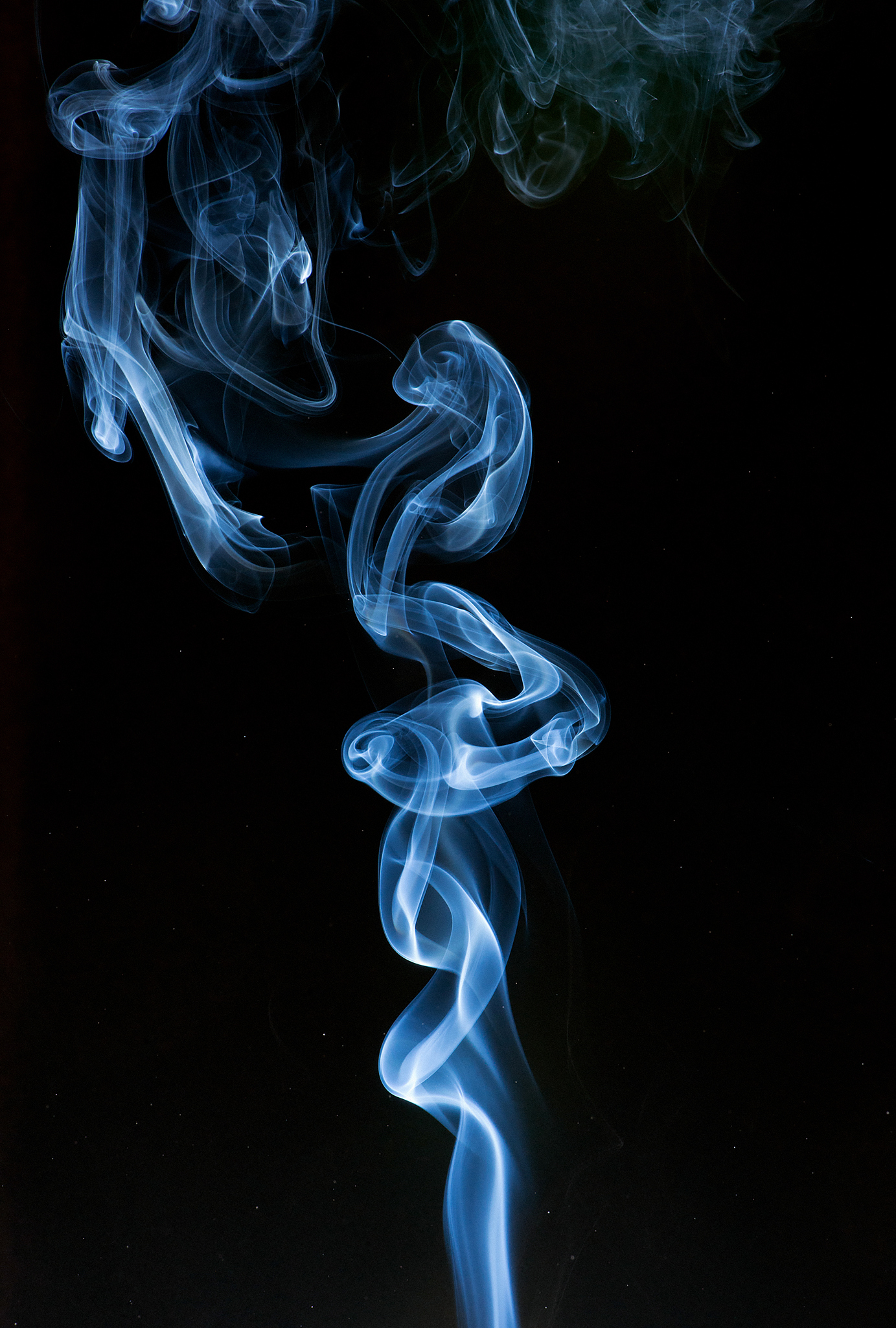 phoenix火凤凰流体中香烟预设如何修改烟雾颜色 A在体积渲染中修改烟雾颜色 B通过发射器中修改RGB颜色 C在粒子系统中修改颜色 D通过材质修改