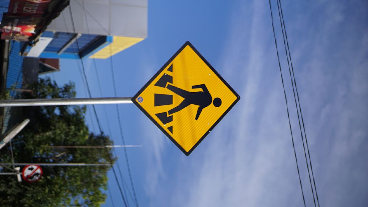 Dont change the meaning rewrite the following paragraph：We use an average pooling layer with a kernel size of 3×3 instead of the strided convolution at the transition block because the convolution lay