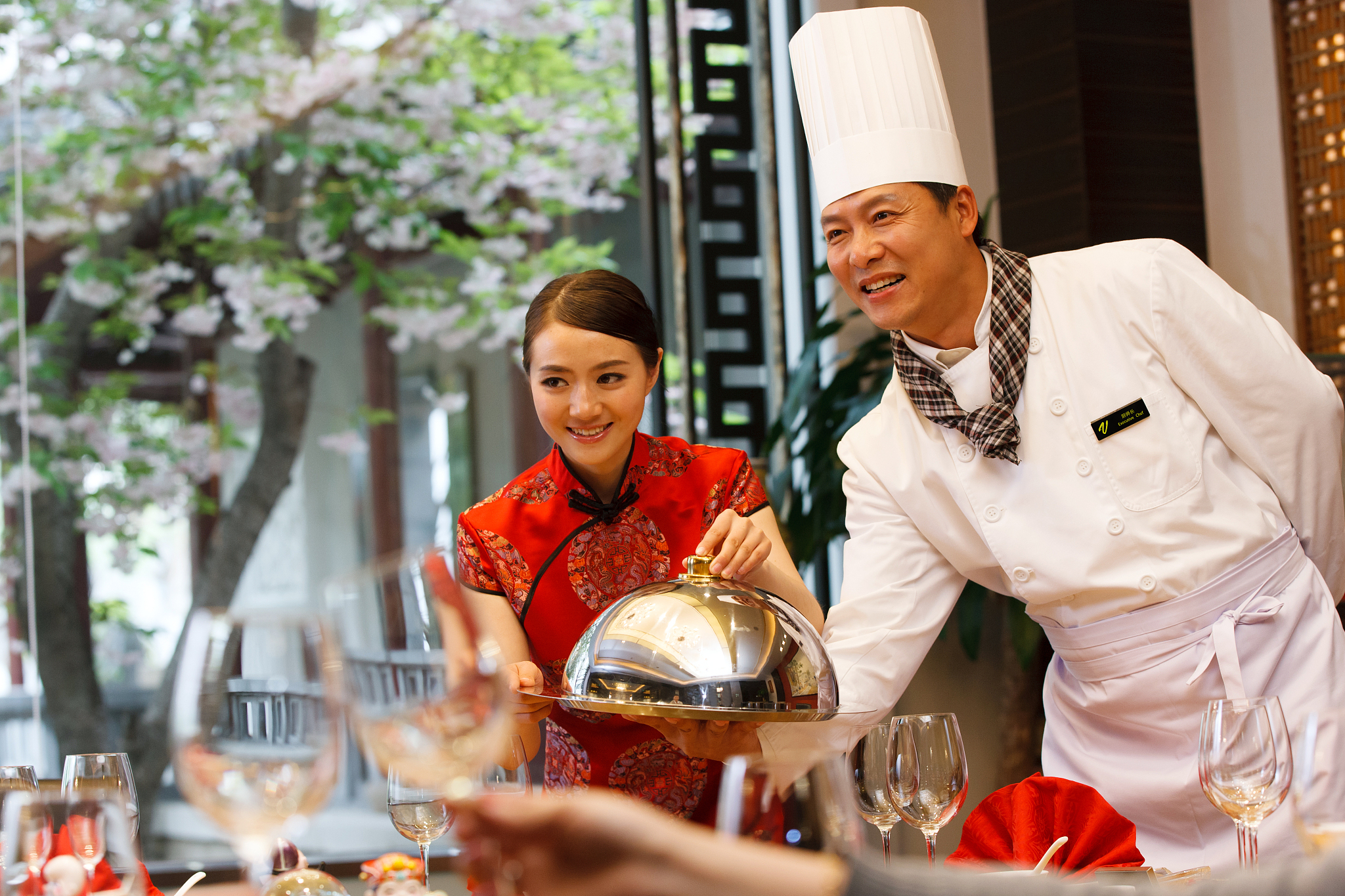 这家餐厅的服务员态度好到爆！