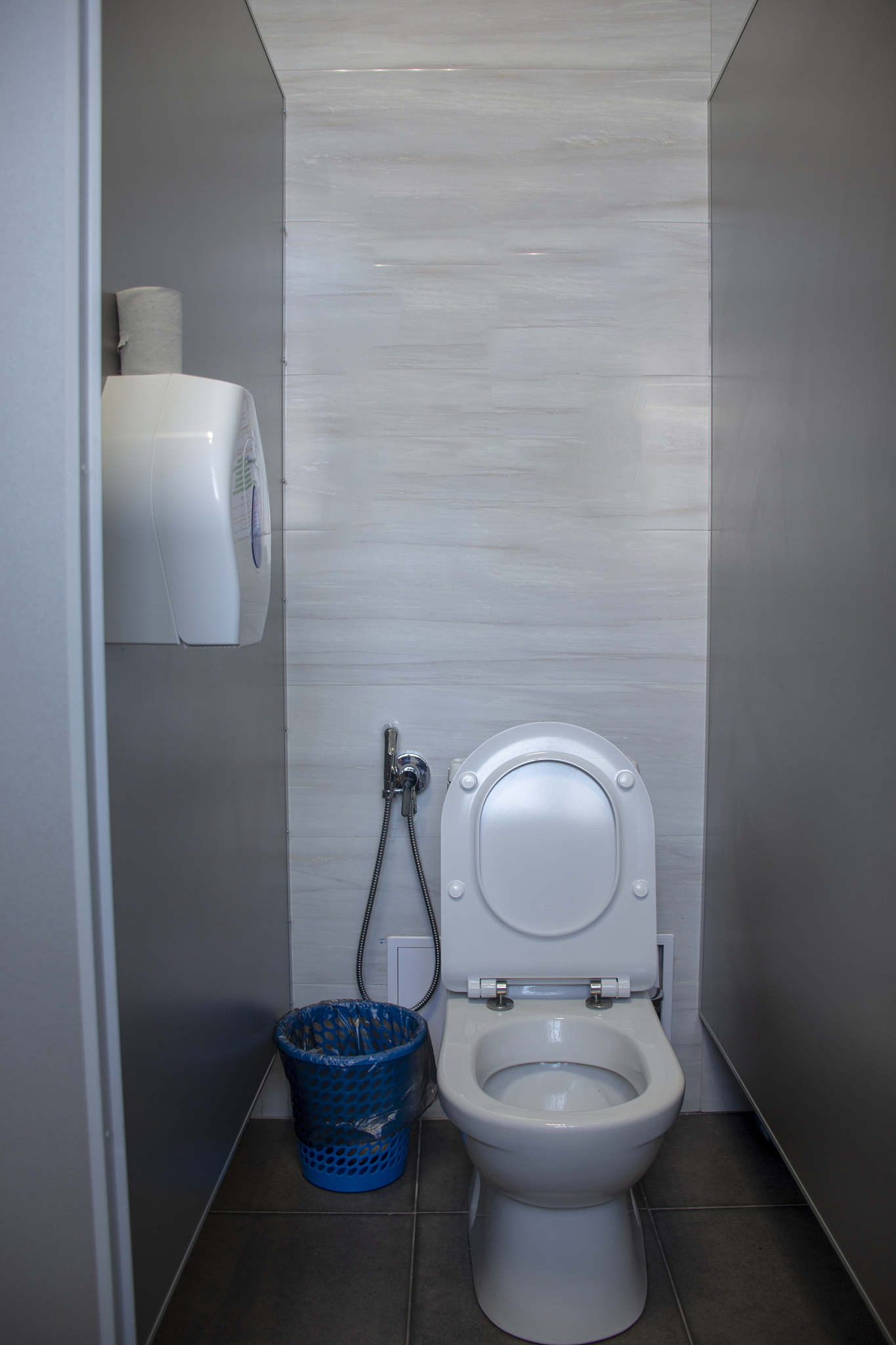 1Im sorry could you provide more context or information for me to understand what youre asking在中国想找通厕所开锁的人可以打什么电话查询