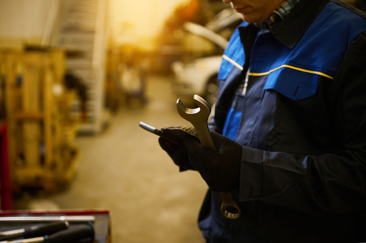 写一写歌颂维修装备技师