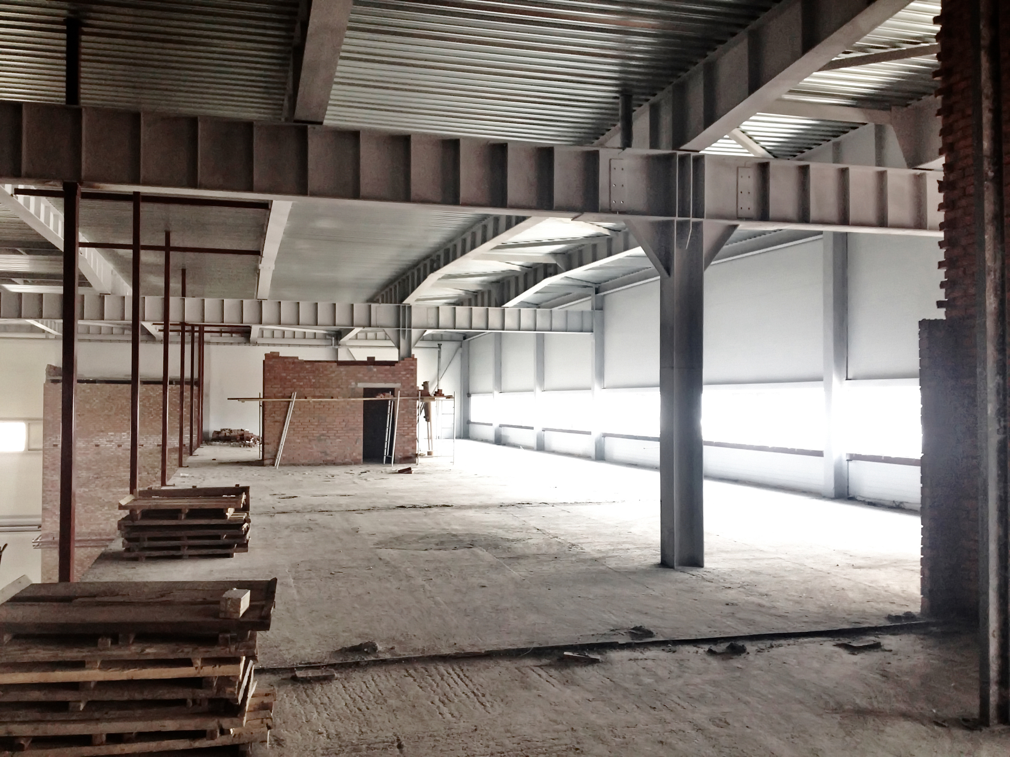 用英语写一篇不少于500词关于金属仓库建筑设计的文章