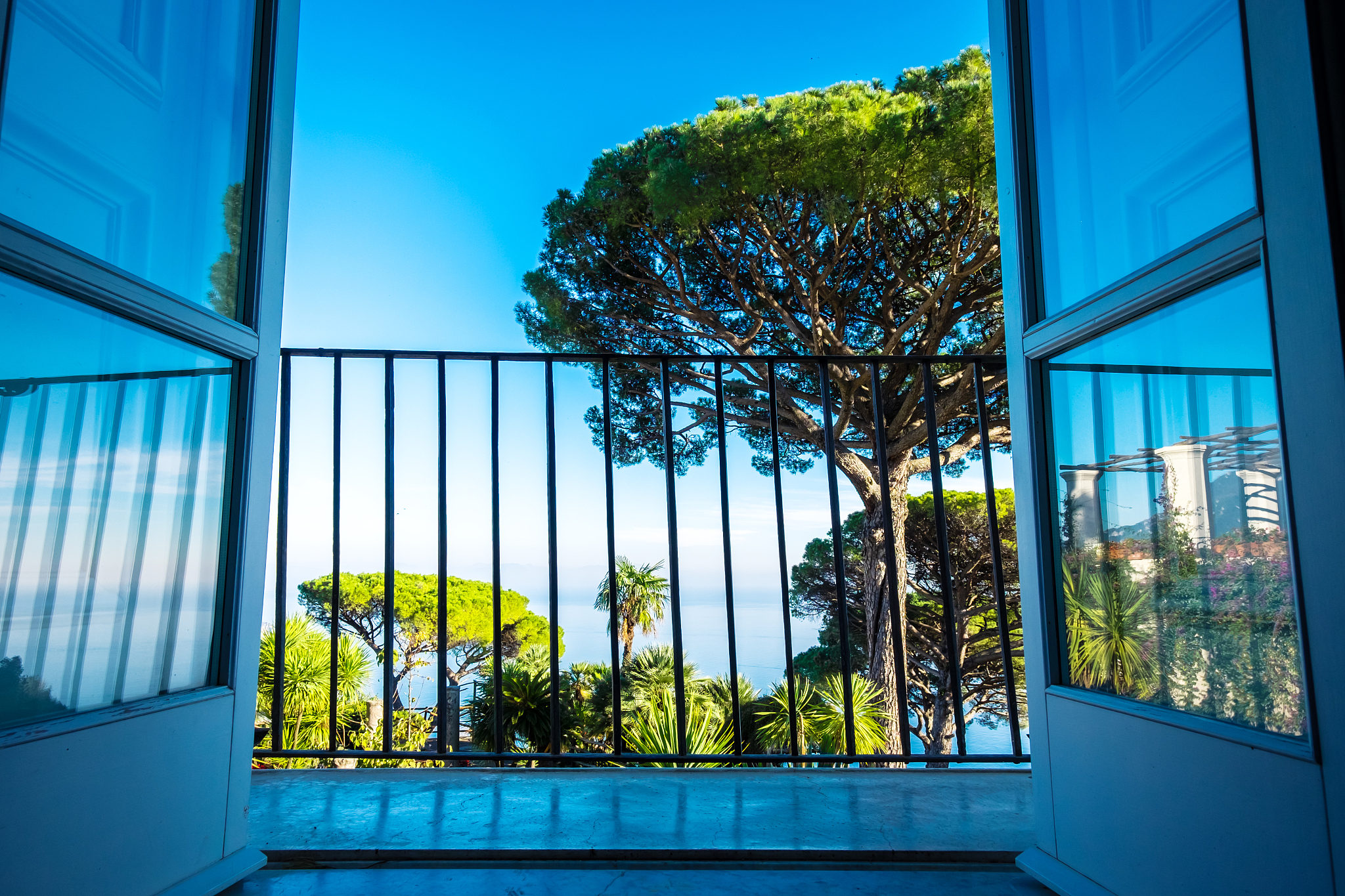 balcony view on villa rufolo, ravello, amalfi coast, italy