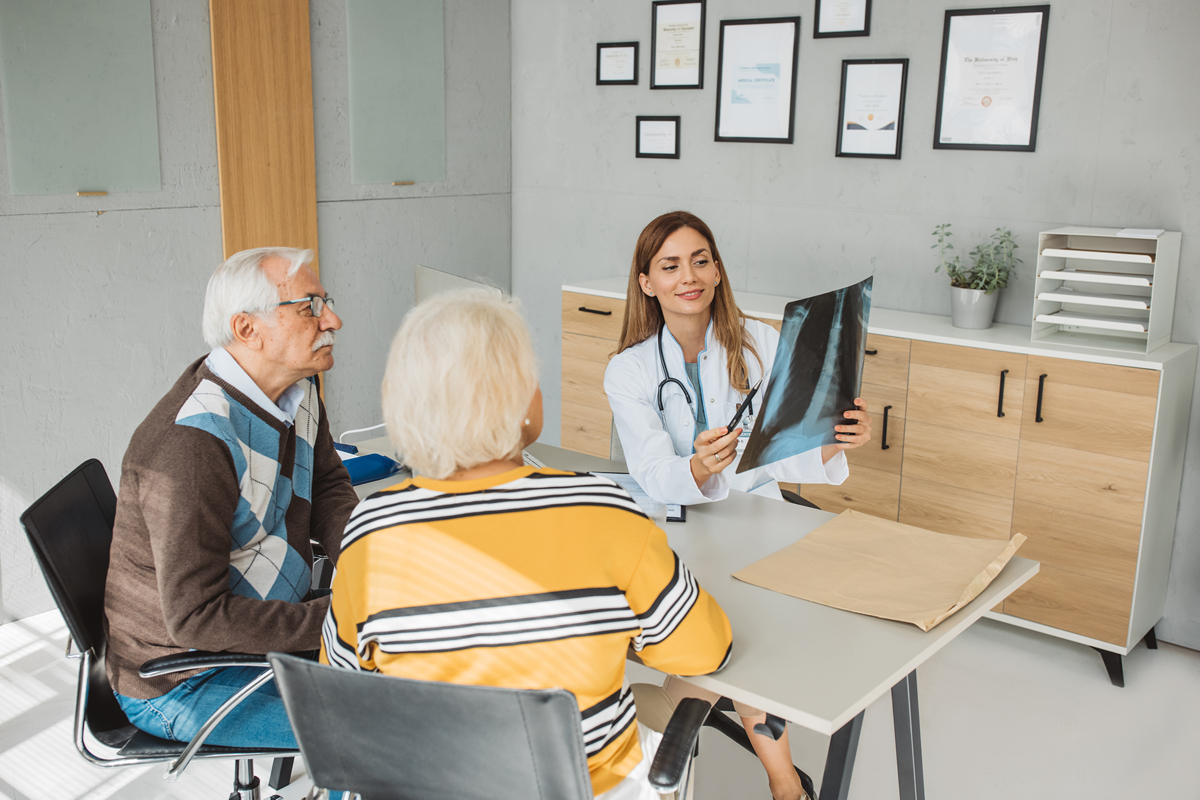 对于老年人来说通过小组工作的开展老年人能够了解健康管理的知识小组成员健康行为的增多认清自己在健康管理中存在的误区提升自己的健康管理的水平也能认识其他老年人。降重这段话