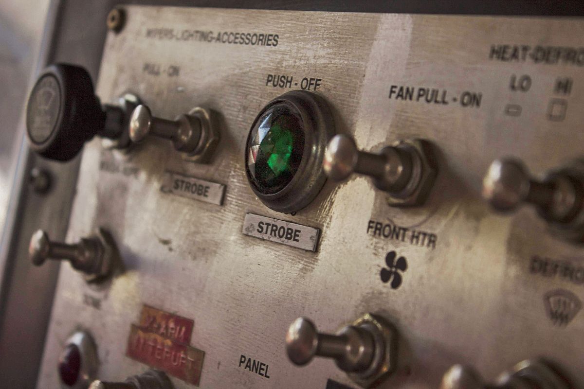 CPU 与主存之间连接的类型：扩展总线不属于