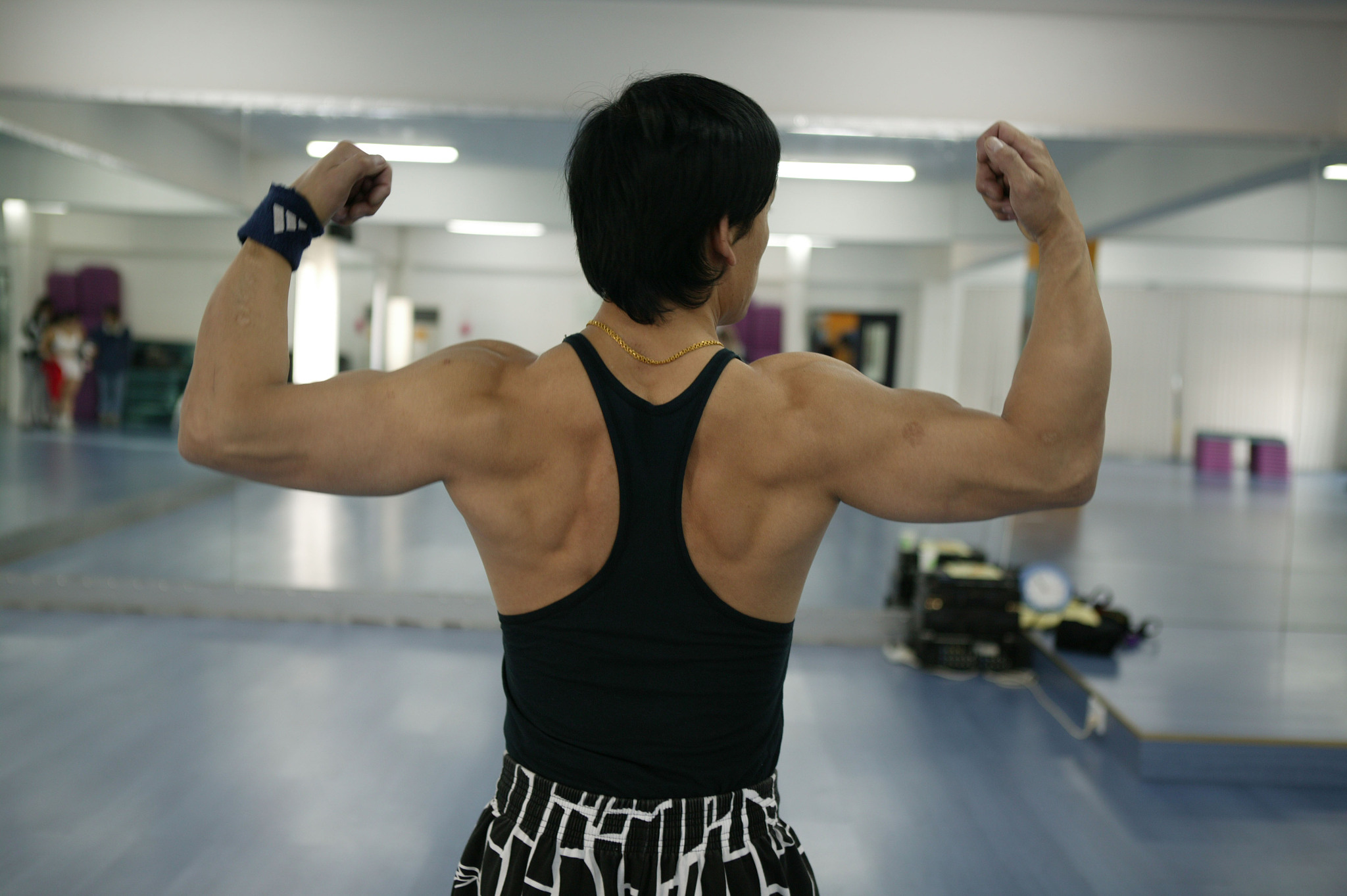 有增强全身筋骨和肌肉的作用。新增用力出掌出拳的细节后