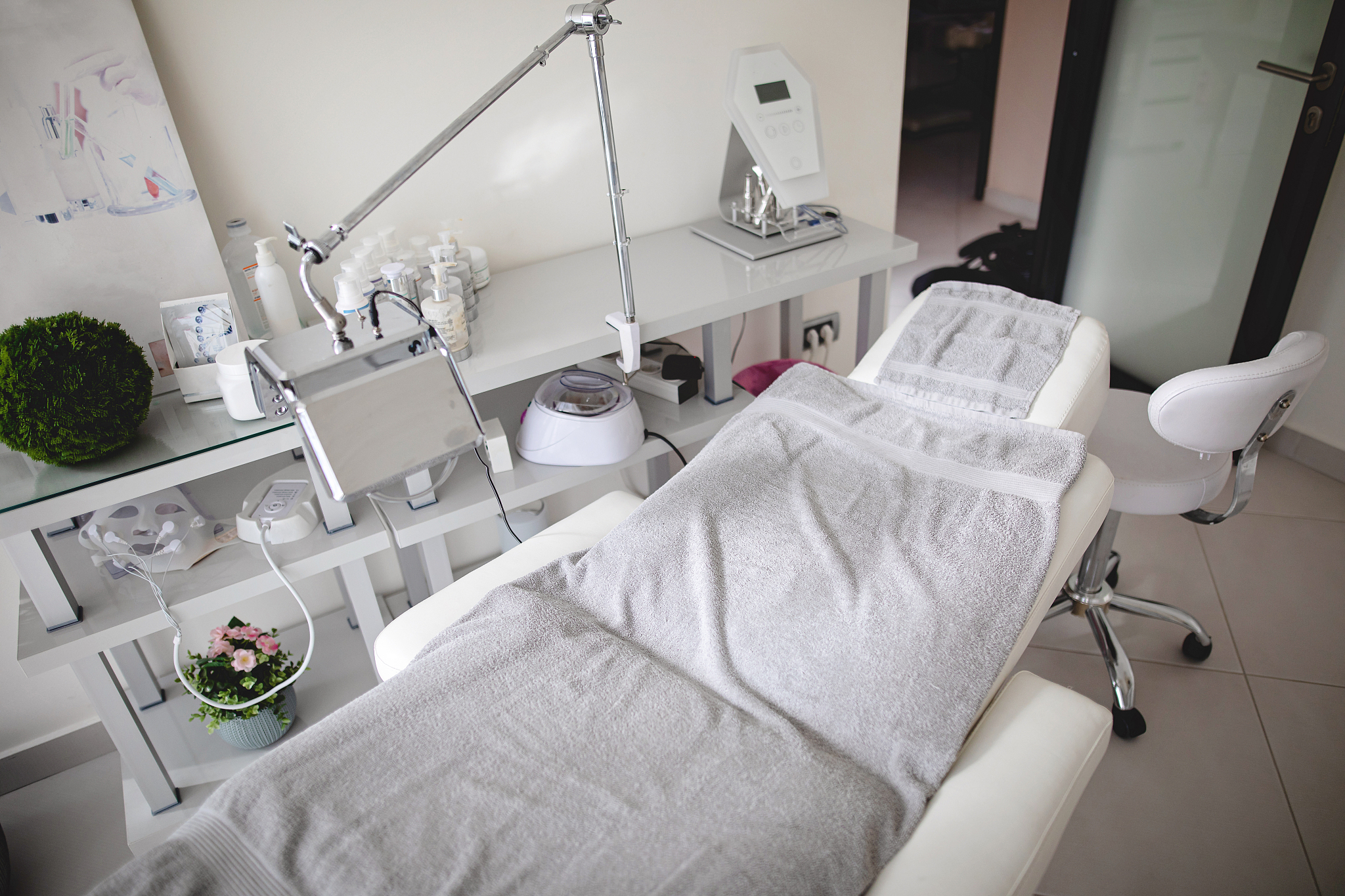 重庆市卫生高级技工学校按摩保健专业就业方向：多元发展，前景广阔